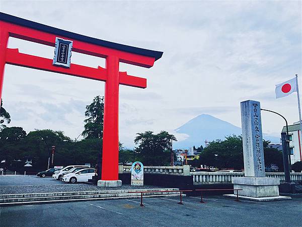 富士山與鳥居 富士山本宮淺間大社.jpg