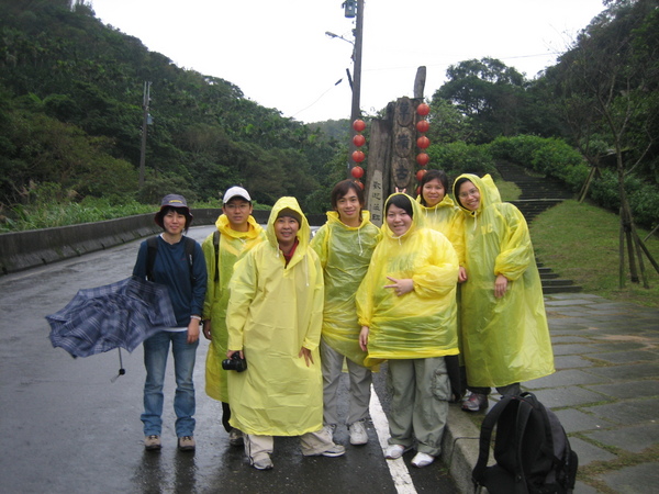 草嶺古道入山口大合照