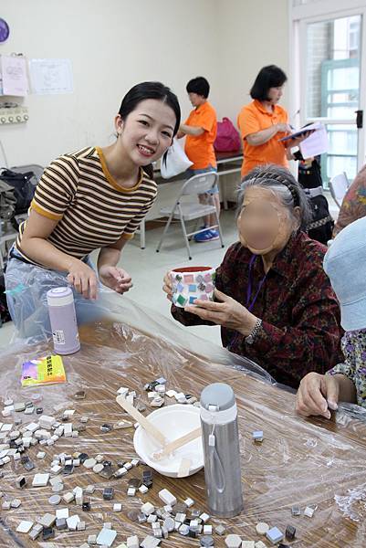 弘道老年人盆景美化 (33).JPG