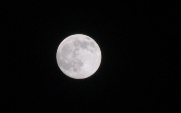 月亮放大來看