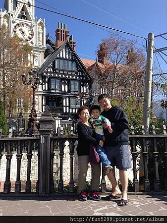 新加坡：鄭先生與傅女婿全家福在清境老英格蘭莊園