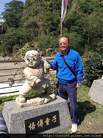 香港：何小姐全家福在天長地久橋