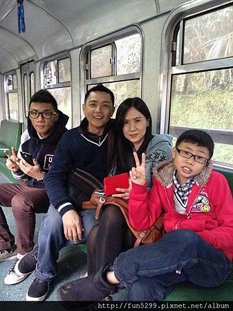 馬來西亞，檳城：張先生夫婦在阿里山搭乘森林火車
