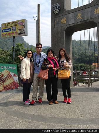 馬來西亞：許先生夫婦、媽媽、姑姑，在阿里山地久橋。