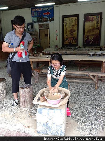 澳門：黃先生,陳小姐與女兒在親手窯。