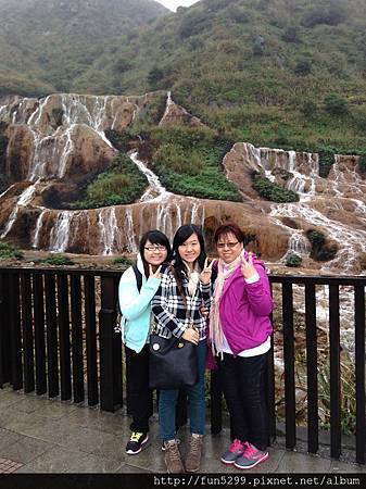 新加坡~羅小姐與媽媽、 妹妹~在黃金瀑布。