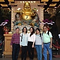 馬來西亞-吉隆坡~美儀全家福~在中台禪寺。