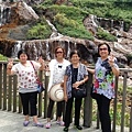 香港 黃、廖、鍾、鄧~四位女士~在黃金瀑布。