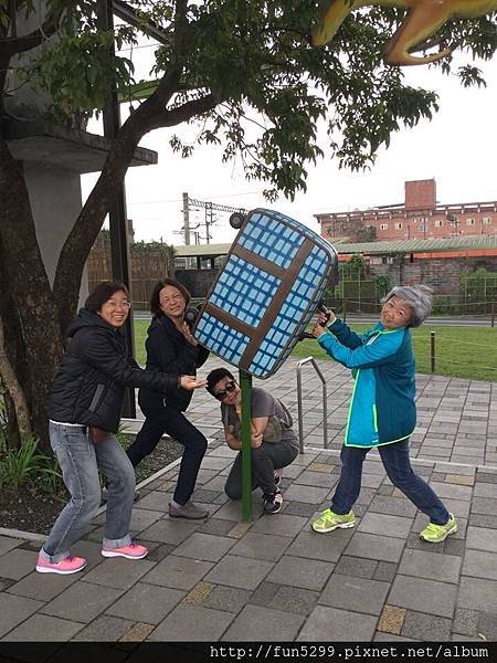 馬來西亞 吉隆坡 盧、陳、李、符、四位女士~在幾米公園~!