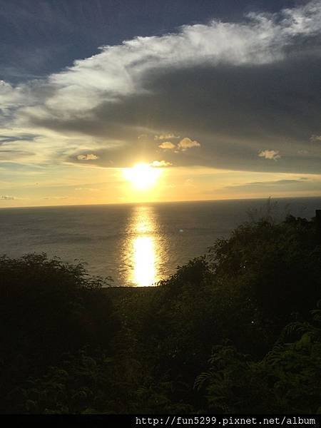 香港 麥小姐全家福~墾丁關山夕照。