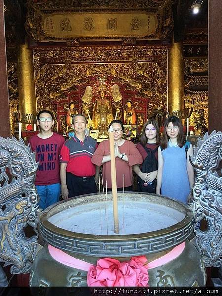 馬來西亞-吉打 胡小姐&蔡小姐全家福~在南方澳黃金媽祖廟。