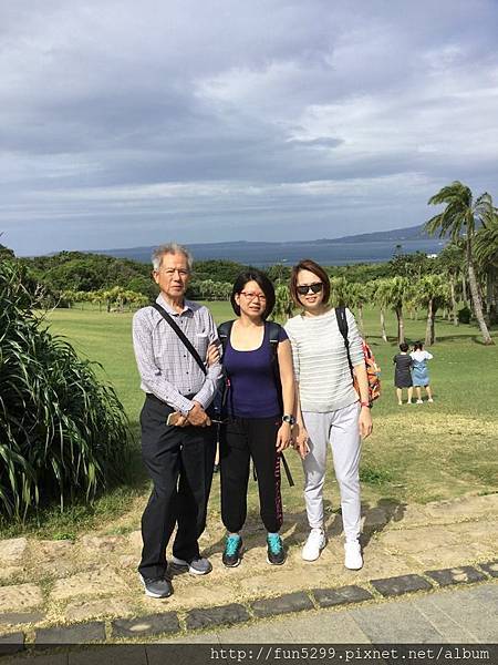 新加坡 素燕、素玲、爸爸，在鵝鑾鼻公園。