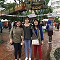 新加坡 詩婷、凱婷、媽媽~在宜蘭幾米繪本廣場~!