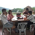馬來西亞 吉隆坡 吳先生全家福~在台北貓空悠閒喝茶。