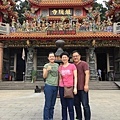 新加坡 陳先生全家福~在龍隱寺。