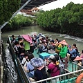 香港 鄭先生全家福~在四草紅樹林綠色隧道2.jpg