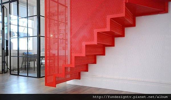 Hanging-Red-Stairs-in-London-House-3.jpg Hanging-Red-Stairs-in-London-House-3.jpg