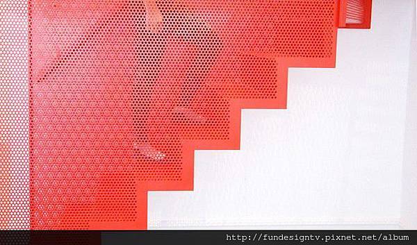 Hanging-Red-Stairs-in-London-House-5.jpg Hanging-Red-Stairs-in-London-House-5.jpg
