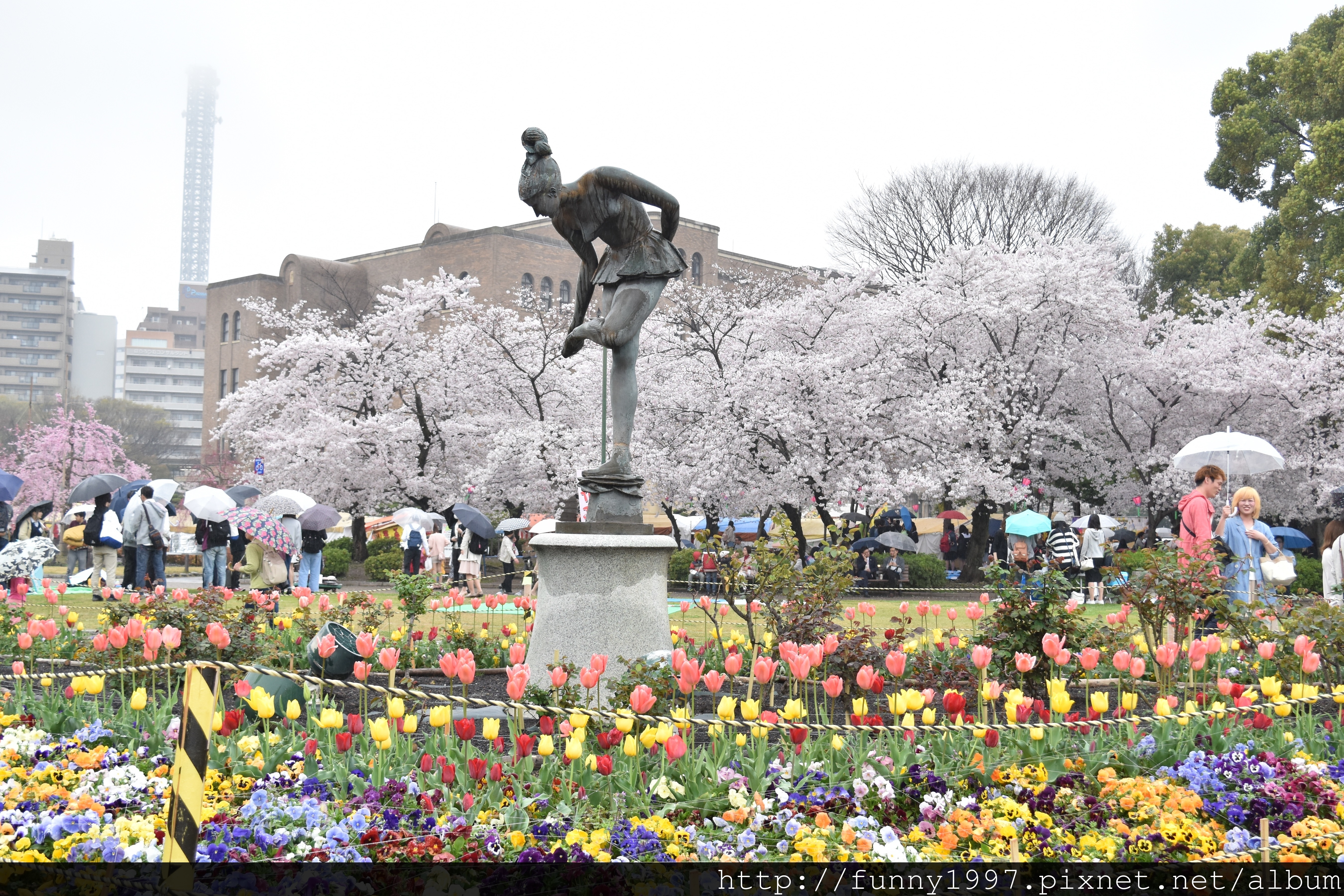 日本 北陸十天自助之旅 Day1名古屋鶴舞公園 櫻花百選名所之一 10株櫻花滿開 我都看不見天空啦 微笑的眼 日本 北陸十天自助之旅 Day1名古屋鶴舞公園 櫻花百選名所之一 10株櫻花滿開 我都看不見天空啦 微笑的眼