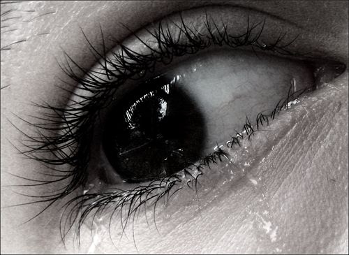 Heartbreaking-sad-eyes-tears-photography19.jpg
