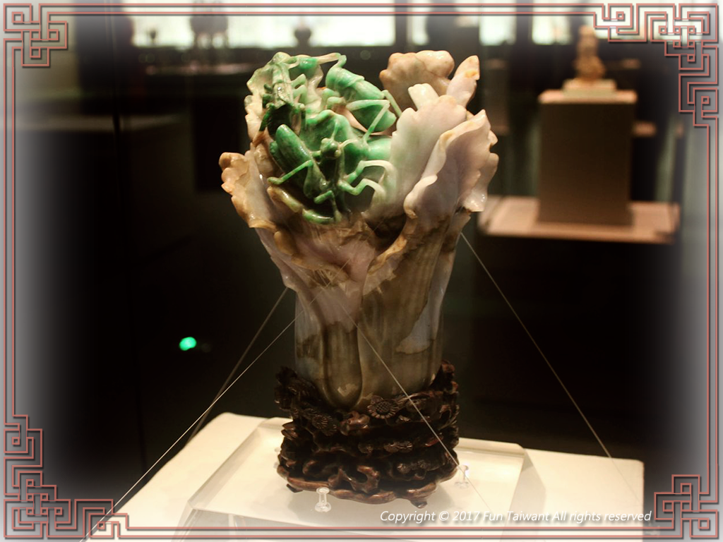 12 清《翡翠蝈蝈白菜》，天津博物館藏。
