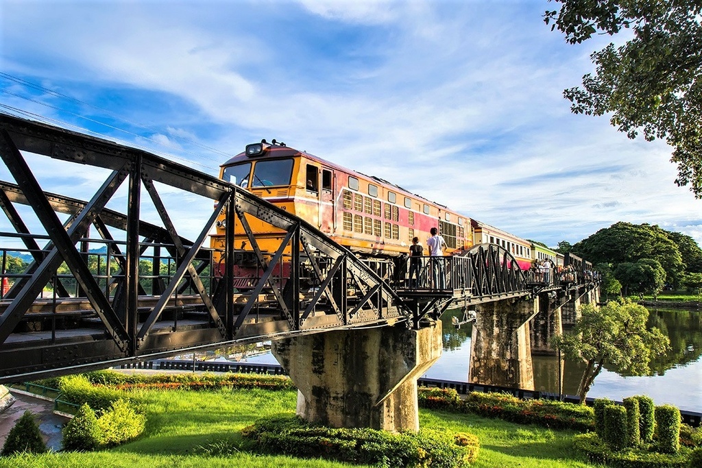 Bridge-Over-the-River-Kwai-Kanchanaburi-itinerary-Thailand.jpg