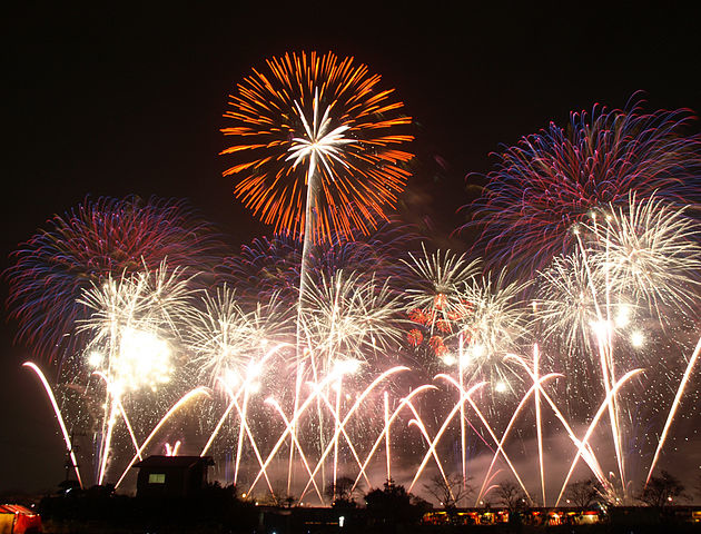 630px-Tsuchiura_Fireworks_Competition_2009_a.jpg