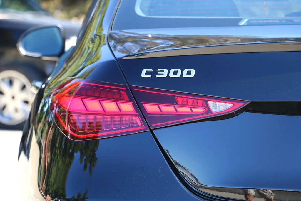 2022 BENZ C300-2.png