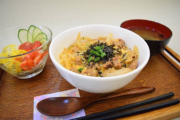 鬆軟親子丼 140元