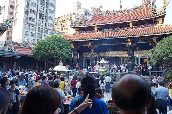 【台北│萬畫】台北一日行程隨意走走，剝皮寮、龍山寺、華西街夜市，萬華舊市鎮如此迷人！