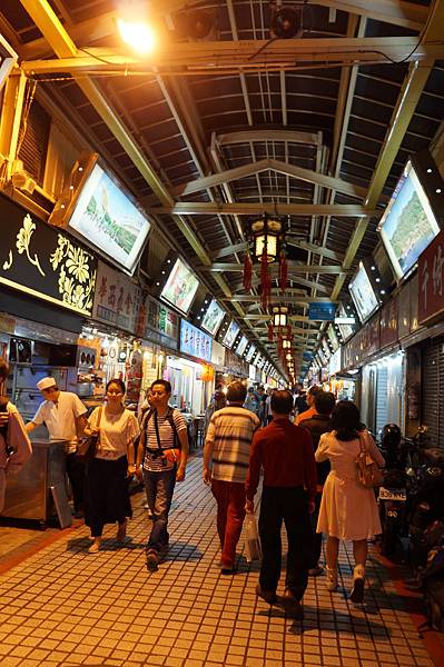 【台北│萬畫】台北一日行程隨意走走，剝皮寮、龍山寺、華西街夜市，萬華舊市鎮如此迷人！