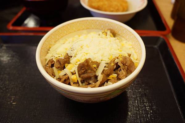 【台北│古亭站】日本來台連鎖平價牛丼店─すき家(SUKIYA)，平價好吃到隔天想再吃！