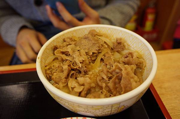 【台北│古亭站】日本來台連鎖平價牛丼店─すき家(SUKIYA)，平價好吃到隔天想再吃！