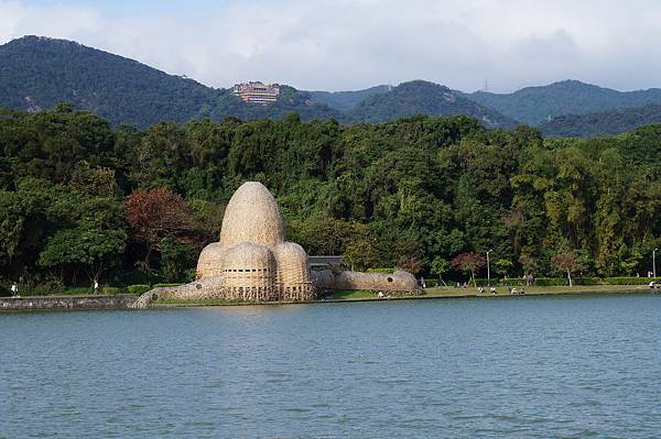 【台北│文德站】喜歡這種愜意氛圍的公園！碧湖公園之碧湖織屋，展期只到2015/3/8唷~