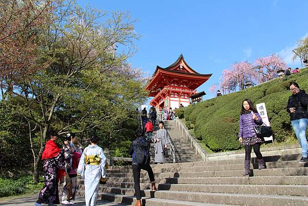 【2015日本✈大阪│清水五条駅】●DAY5●日文系畢業戰鬥行之第一次到大阪─夢館和服初體驗+第一次參拜清水寺、主要祈求戀愛運的地主神社+風景絕佳的清水舞台