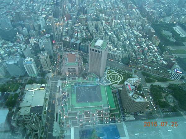 【台北│101站】踏上台灣最高的樓層─101觀景台，夜景好美麗！