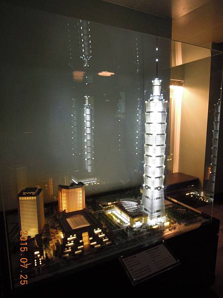 【台北│101站】踏上台灣最高的樓層─101觀景台，夜景好美麗！
