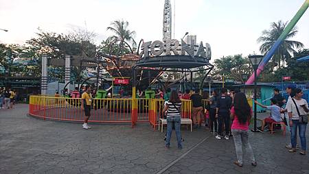 【菲律賓】馬尼拉沿海地帶的STAR CITY遊樂園，玩雲霄飛