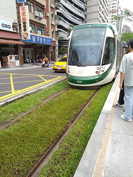 【高雄】高雄兩天一日遊，美麗島站捷運周邊吃喝玩樂住宿推薦
