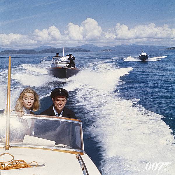 075A_JAMES_BOND_ARCHIVES_XL_00399_Gallery.jpg