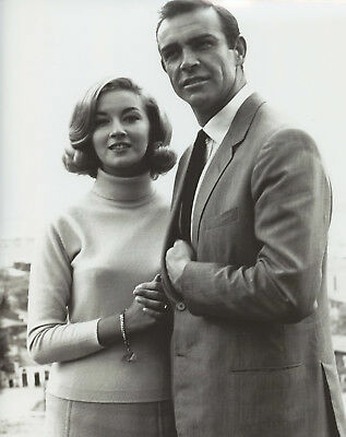 Daniela-Bianchi-Sean-Connery-James-Bond-8x10-photo.jpg