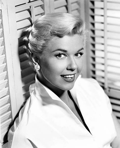 1-lucky-me-doris-day-1954-everett.jpg