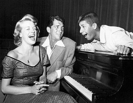 Rosemary_Clooney_Dean_Martin_Jerry_Lewis_Colgate_Comedy_Hour_1952.jpg