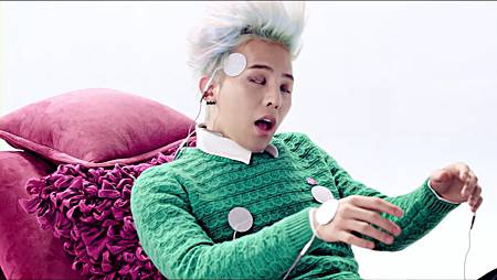 G-DRAGON - CRAYON (크레용) M_V.mp4_000021021