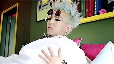 G-DRAGON - CRAYON (크레용) M_V.mp4_000215215