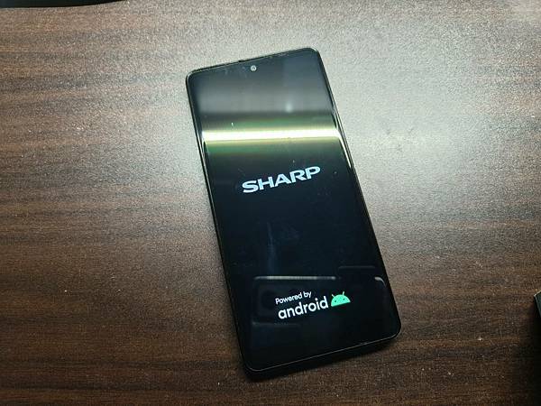 透過Buyee從日本網拍了一隻Sharp AQUOS Sen