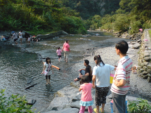 新寮瀑布森林步道戲水區水道