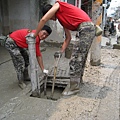 國軍不斷清理淤塞的水溝