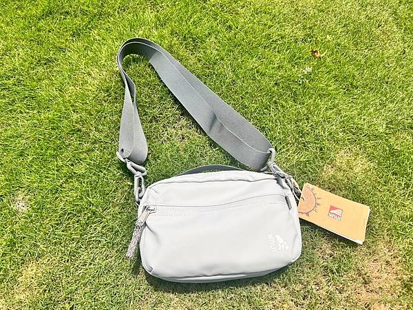 INUK STONE2 防水側背包開箱｜都市行走的安心感：雨