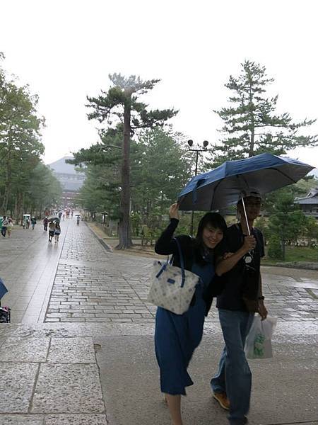 44下起大雨被困在入口腳酸度惡